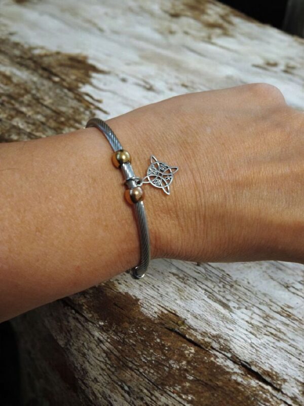 PULSERA ACERO BICOLOR CON DIJE NUDO DE BRUJAS - Imagen 4